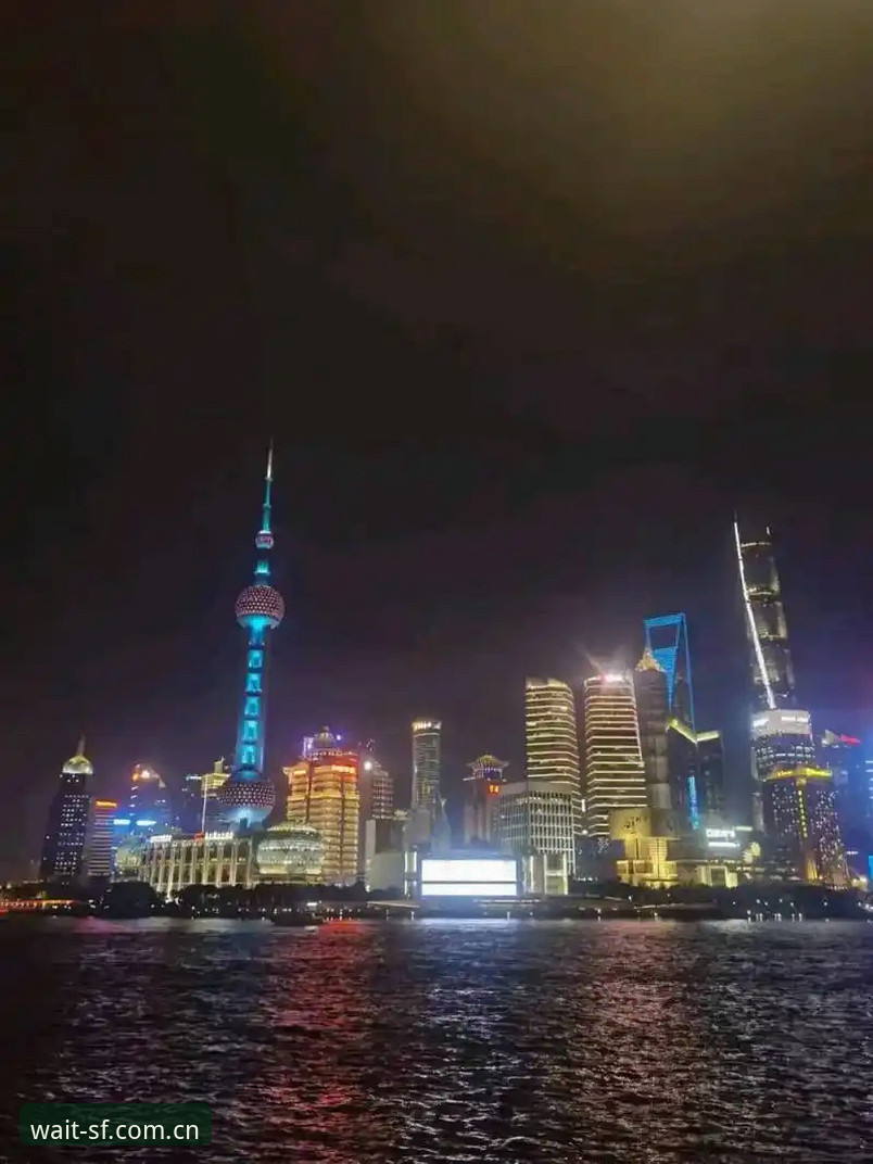 过去半年，体育数据平台的竞争焦点悄悄从“谁有直播”转向了“谁能让用户三分钟内完成注册并看懂数据”。第12轮赛程数据库完成更新那天，我翻了下后台统计——首次访问用户里，有超过六成的人第一件事是找注册入口，而不是直接看比分。这个信号挺有意思，它说明体育消费正在从“围观”转向“参与”，而顺发体育官方中国区官网恰好踩在了这个转折点上。